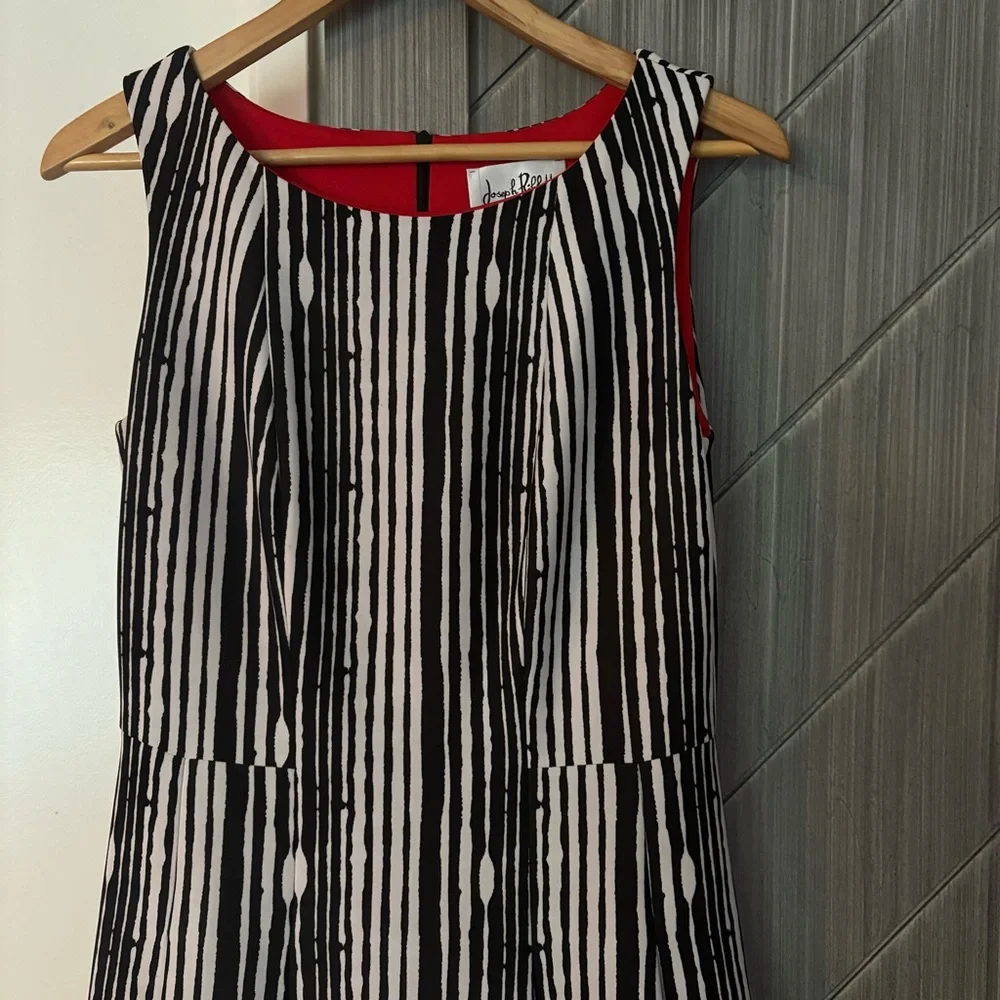JOSEPH RIBKOFF Abstract Sleeveless Top Style Black White Striped Dress Size 10